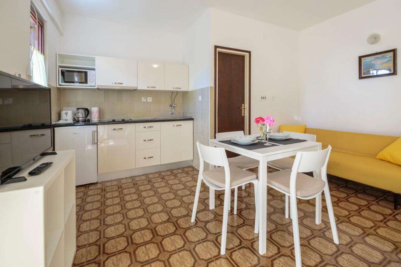 Apartmani Jordana Комижа Экстерьер фото