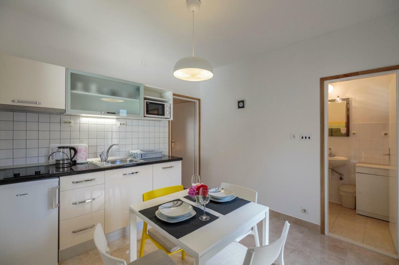 Apartmani Jordana Комижа Экстерьер фото